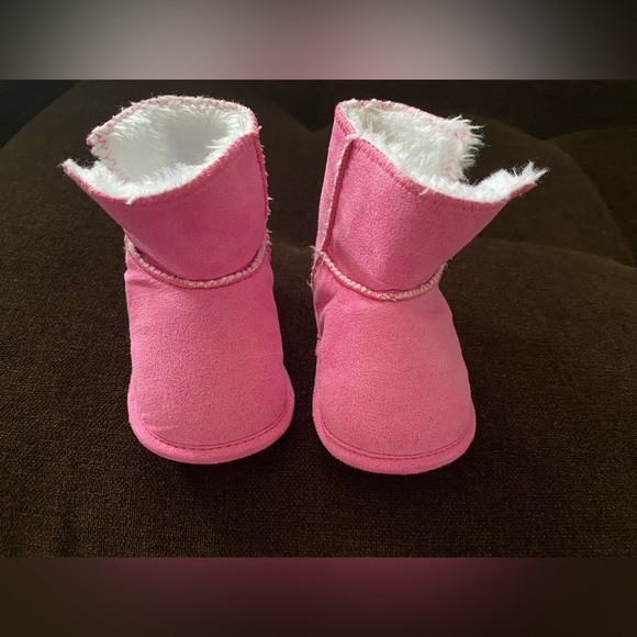 UGG infant boots, worn once - Picture 3 of 4